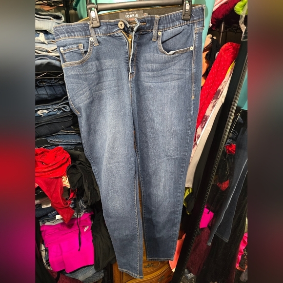 🍂🍁Torrid 16r Sky High Skinny Premium Stretch High-Rise Jean - Picture 3 of 6